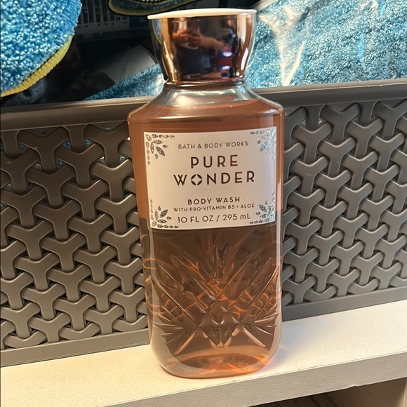 Bath & Body Works Pure Wonder Body Wash - Rose Gold - Picture 1 of 1